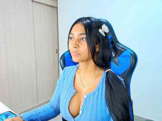 Sophiiaaxx webcam