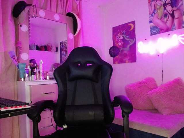 AliceVargas's BongaCams show and profile