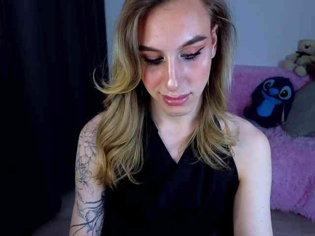 MiraBella10 Live Webcam on BongaCams