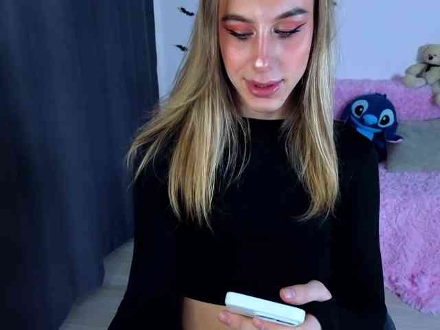 MiraBella10 Live Webcam on BongaCams