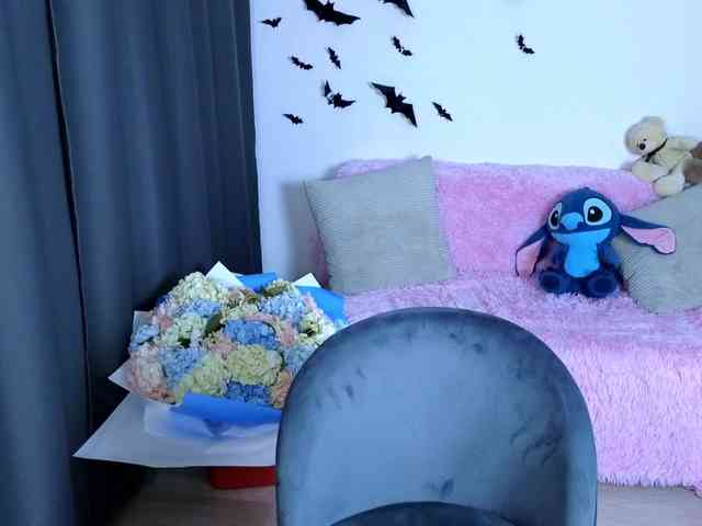 MiraBella10 Live Webcam on BongaCams