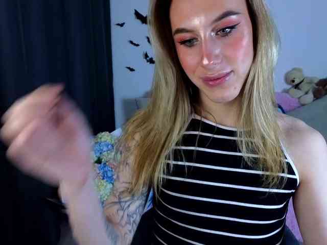 MiraBella10 Live Webcam on BongaCams