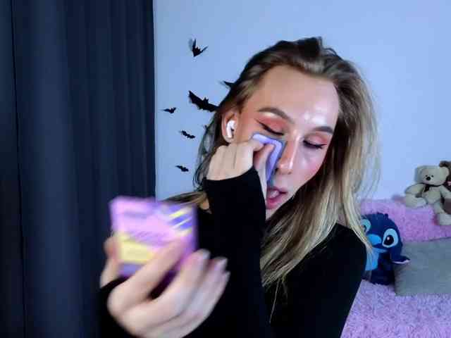 MiraBella10 Live Webcam on BongaCams