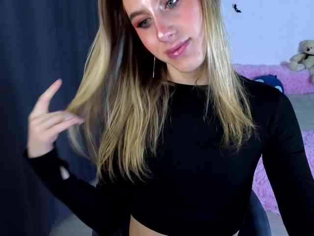 MiraBella10 Live Webcam on BongaCams