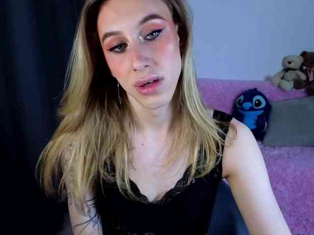 MiraBella10 Live Webcam on BongaCams