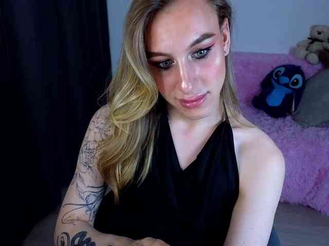MiraBella10 Live Webcam on BongaCams