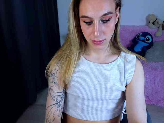 MiraBella10 Live Webcam on BongaCams