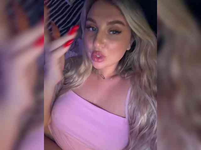 Kotofeyka1 Live Webcam on BongaCams