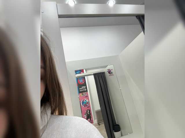 Sex chat gratuit in direct cu Adelins pe BongaCams