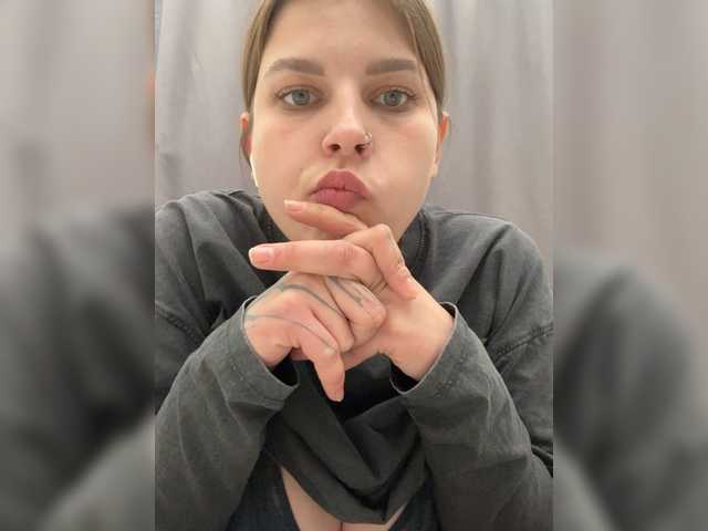 Adelins – webcam model profile photo