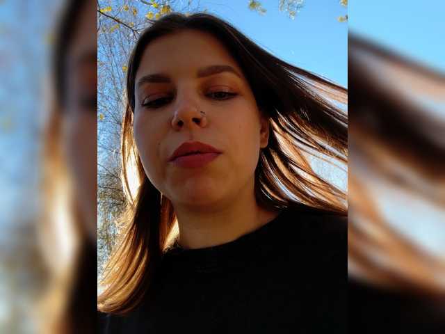 Adelins – webcam model profile photo