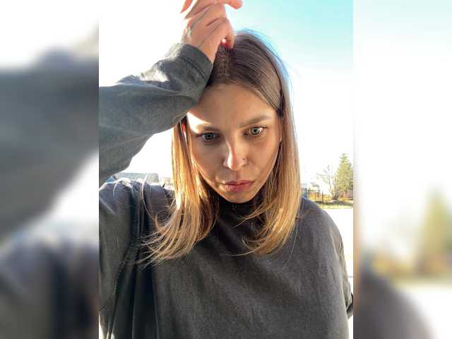 Sex chat gratuit in direct cu Adelins pe BongaCams