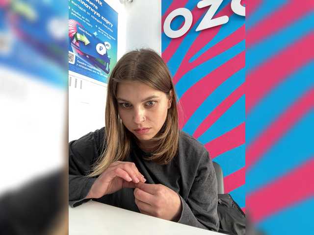 Adelins on BongaCams