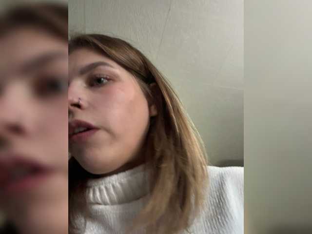 Adelins – webcam model profile photo
