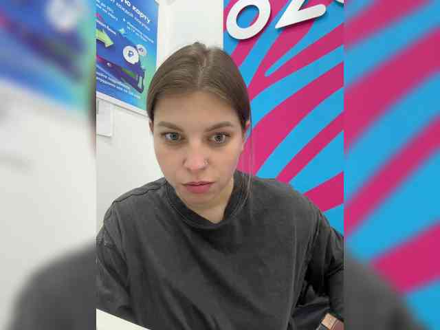 Adelins Live Webcam on BongaCams