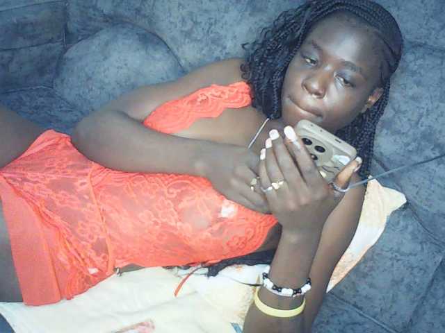 Bratz22's BongaCams show and profile