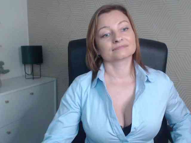 angelaLove13 webcam