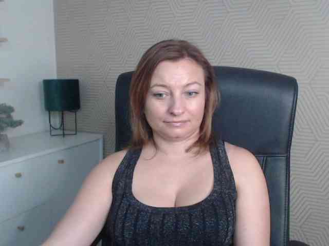 angelaLove13 webcam
