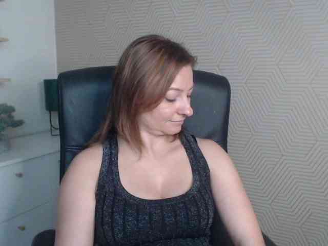angelaLove13 webcam