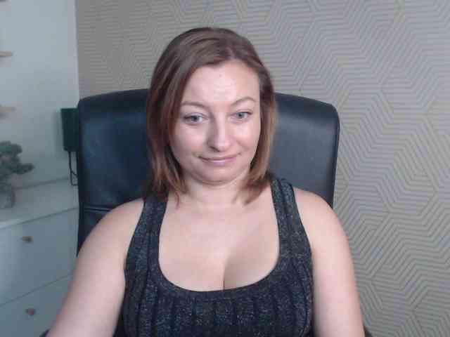 angelaLove13 webcam
