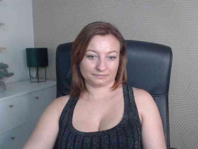 angelaLove13 webcam