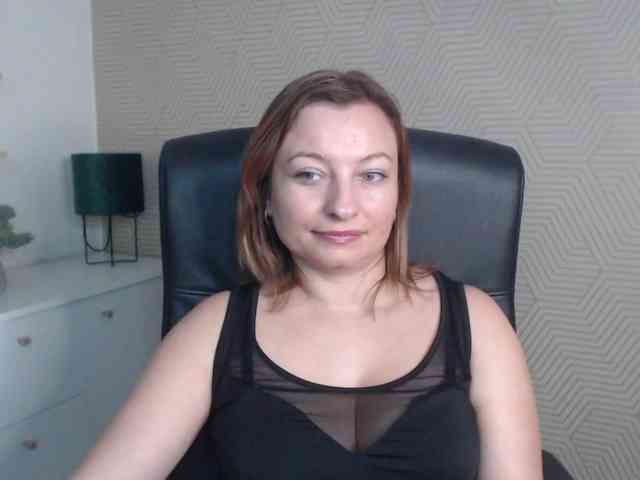 angelaLove13 webcam