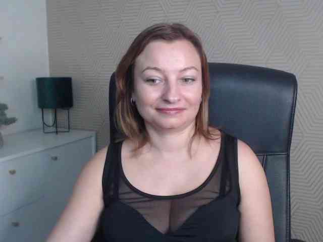 angelaLove13 webcam