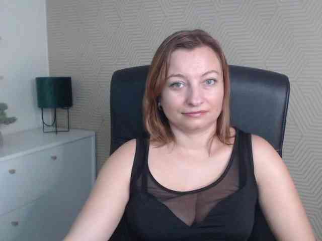 angelaLove13 webcam