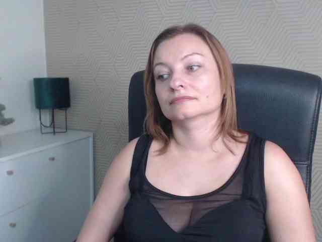 angelaLove13 webcam