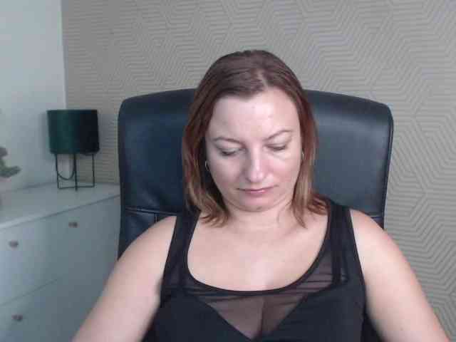 angelaLove13 webcam