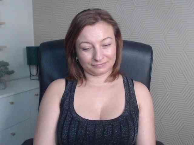 angelaLove13 webcam