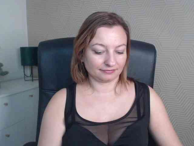 angelaLove13 webcam