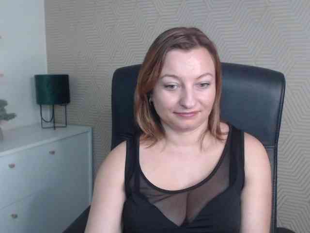 angelaLove13 webcam