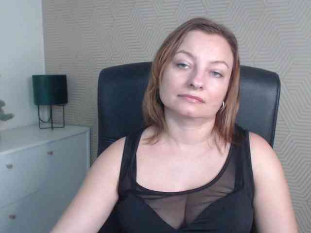 angelaLove13 webcam