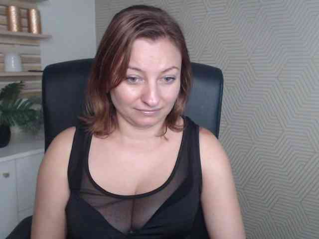 angelaLove13 webcam