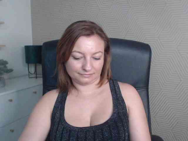 angelaLove13 webcam