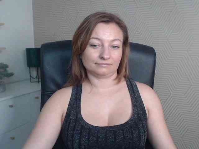 angelaLove13 webcam