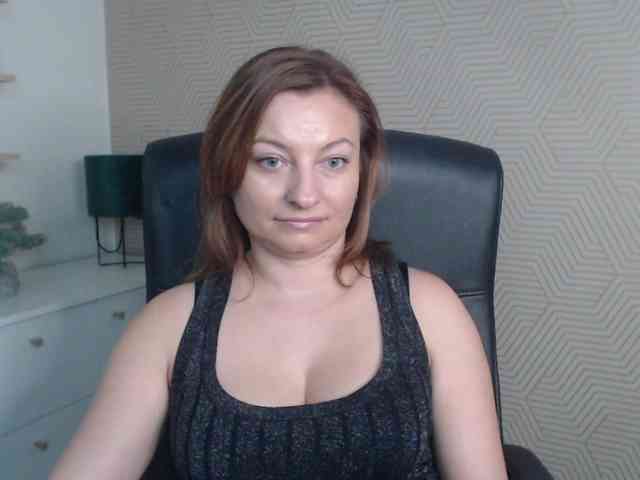 angelaLove13 webcam