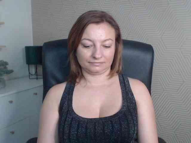 angelaLove13 webcam