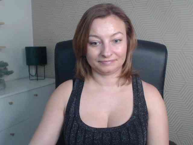 angelaLove13 webcam