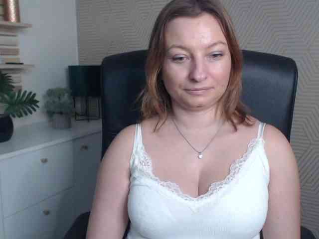 angelaLove13 webcam