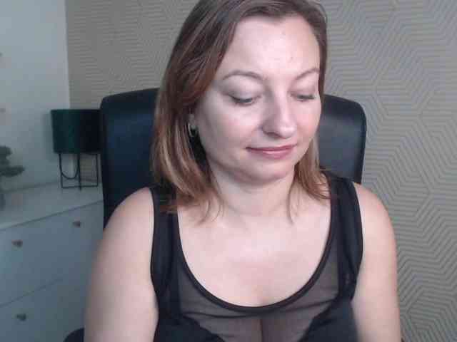 angelaLove13 webcam