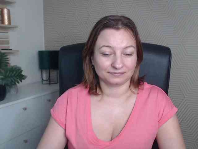 angelaLove13 webcam