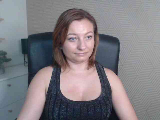 angelaLove13 webcam