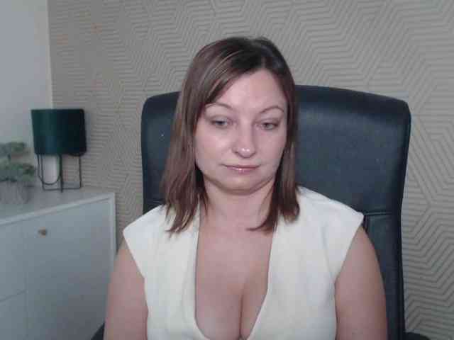 angelaLove13 webcam