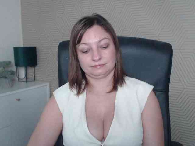 angelaLove13 webcam