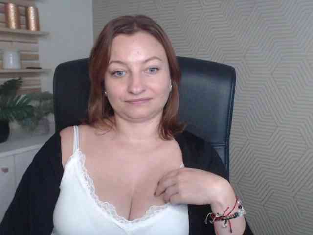 angelaLove13 webcam
