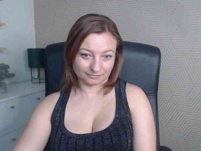 angelaLove13 webcam