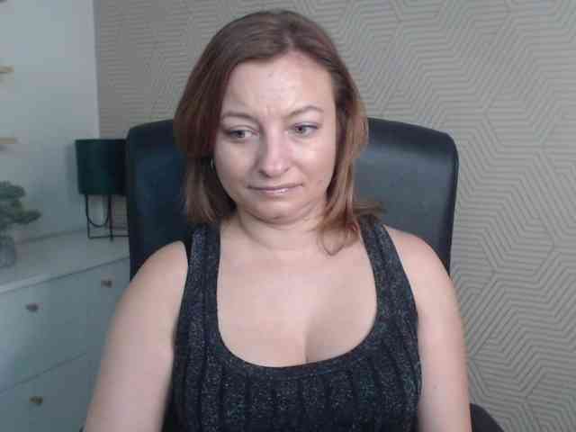 angelaLove13 webcam