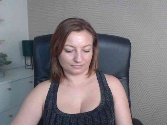 angelaLove13 webcam